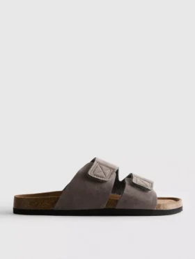 Sandaler med to stropper og tykk såle