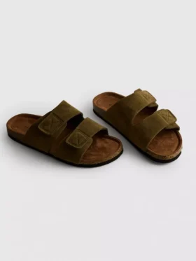 Sandaler med to stropper og tykk såle