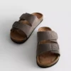 Sandaler med to stropper og tykk såle
