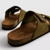 Sandaler med to stropper og tykk såle