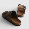 Sandaler med to stropper og tykk såle