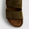 Sandaler med to stropper og tykk såle