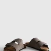 Sandaler med to stropper og tykk såle