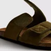 Sandaler med to stropper og tykk såle