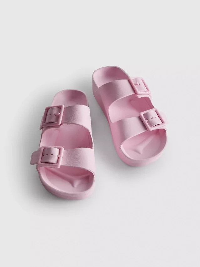 Sandaler med tykk rem og dobbel spenne