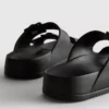 Sandaler med tykk rem og dobbel spenne