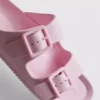 Sandaler med tykk rem og dobbel spenne