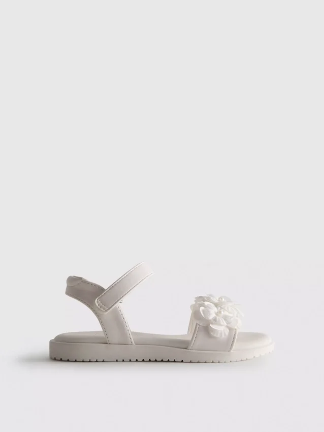 Sandaler med tyllblomster til fest