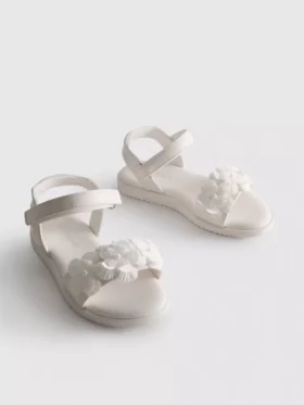 Sandaler med tyllblomster til fest