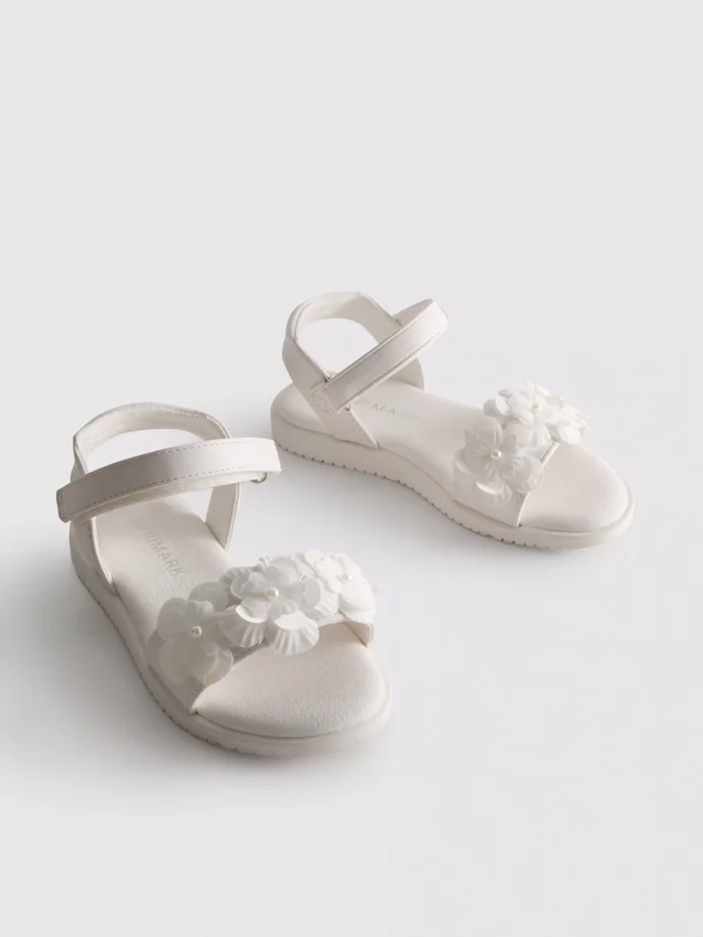 Sandaler med tyllblomster til fest
