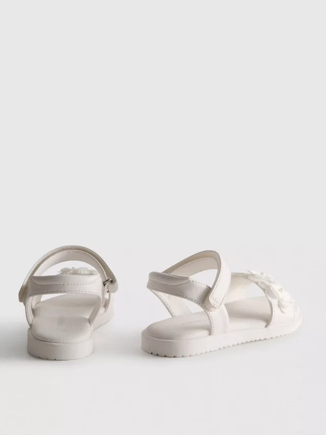 Sandaler med tyllblomster til fest