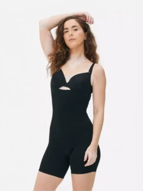 Shapewear-bodysuit med åpen brystdel og lengde til midt på låret
