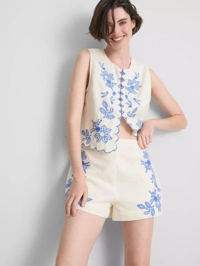 Shorts i bomull med blomsterbroderi