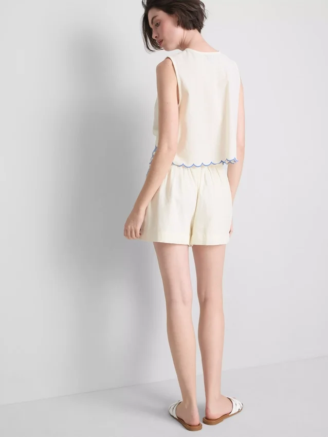 Shorts i bomull med blomsterbroderi
