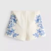 Shorts i bomull med blomsterbroderi