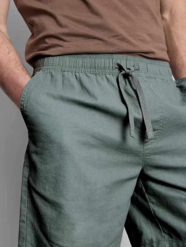 Shorts i linblanding med snøring