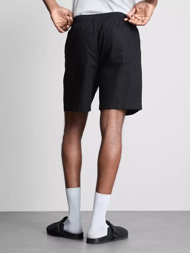 Shorts i linblanding med snøring