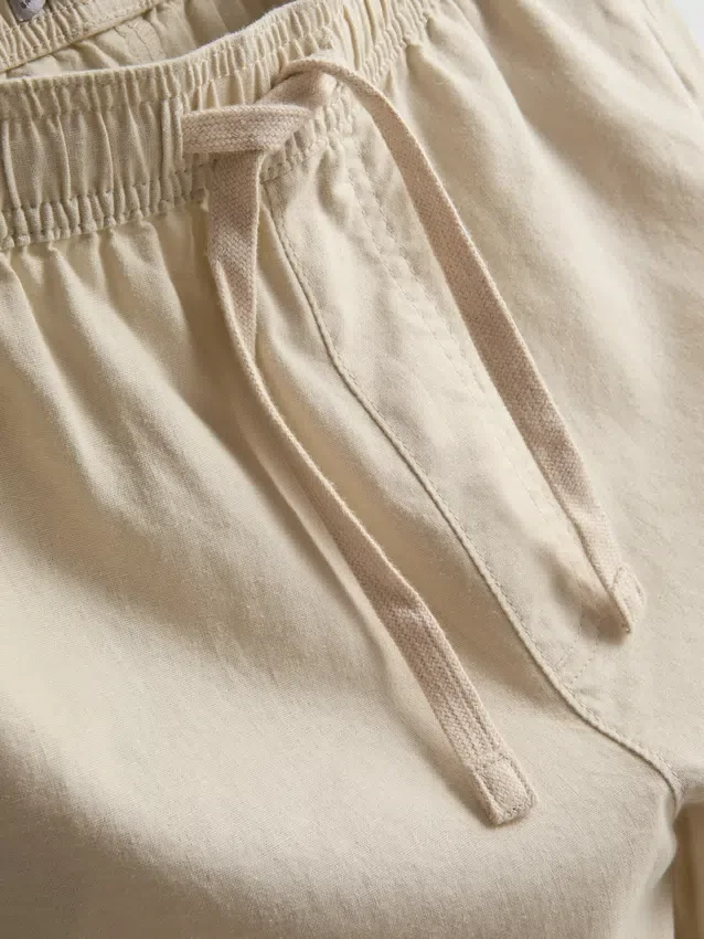 Shorts i linblanding med snøring