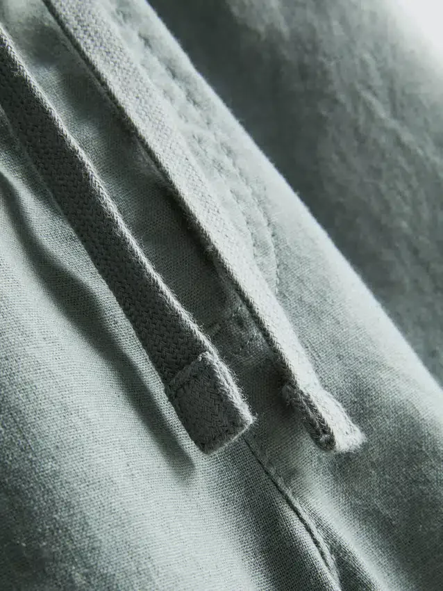 Shorts i linblanding med snøring