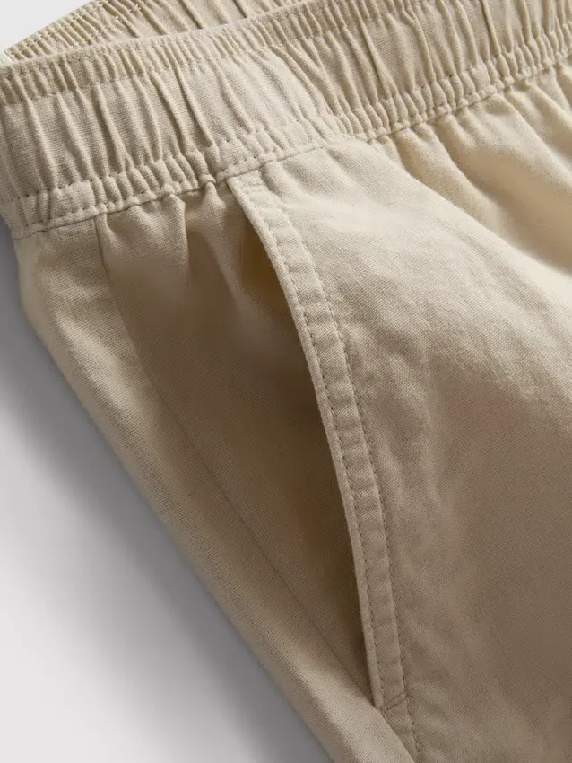 Shorts i linblanding med snøring