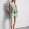 Shorts med belte og elastisk linning