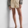 Shorts med belte og elastisk linning