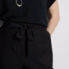 Shorts med belte og elastisk linning