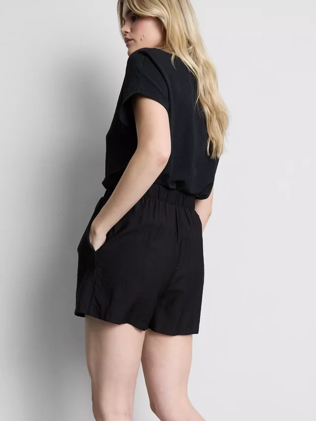 Shorts med belte og elastisk linning