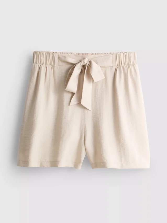 Shorts med belte og elastisk linning