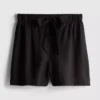 Shorts med belte og elastisk linning