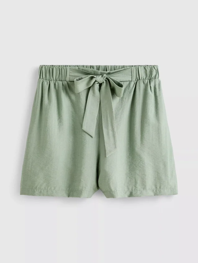 Shorts med belte og elastisk linning