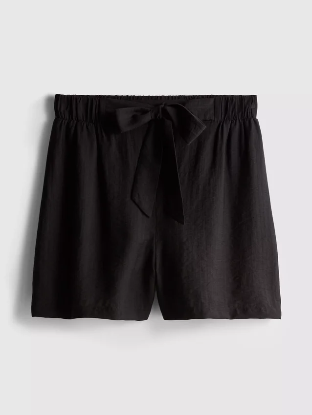 Shorts med belte og elastisk linning