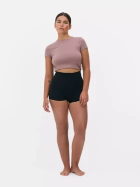 Shorts som former midjen