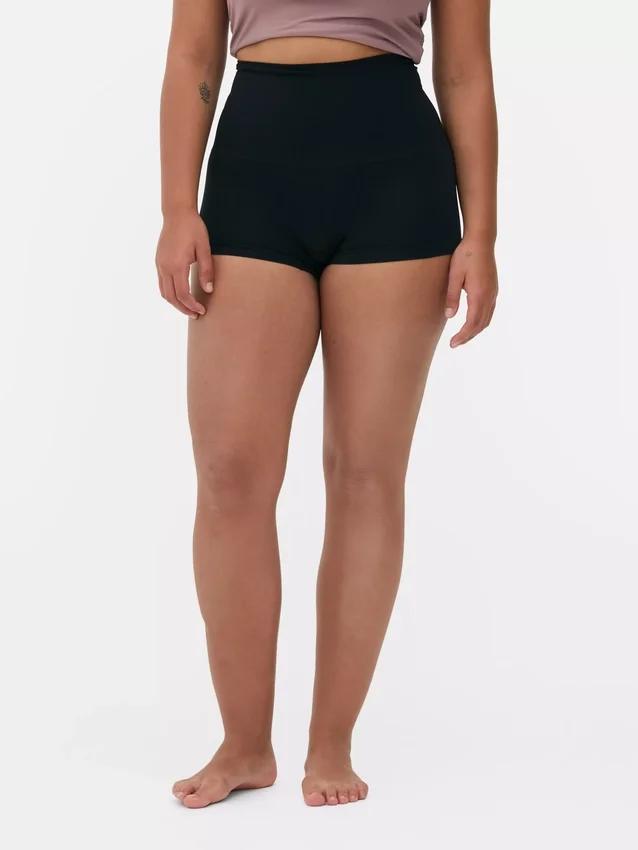 Shorts som former midjen
