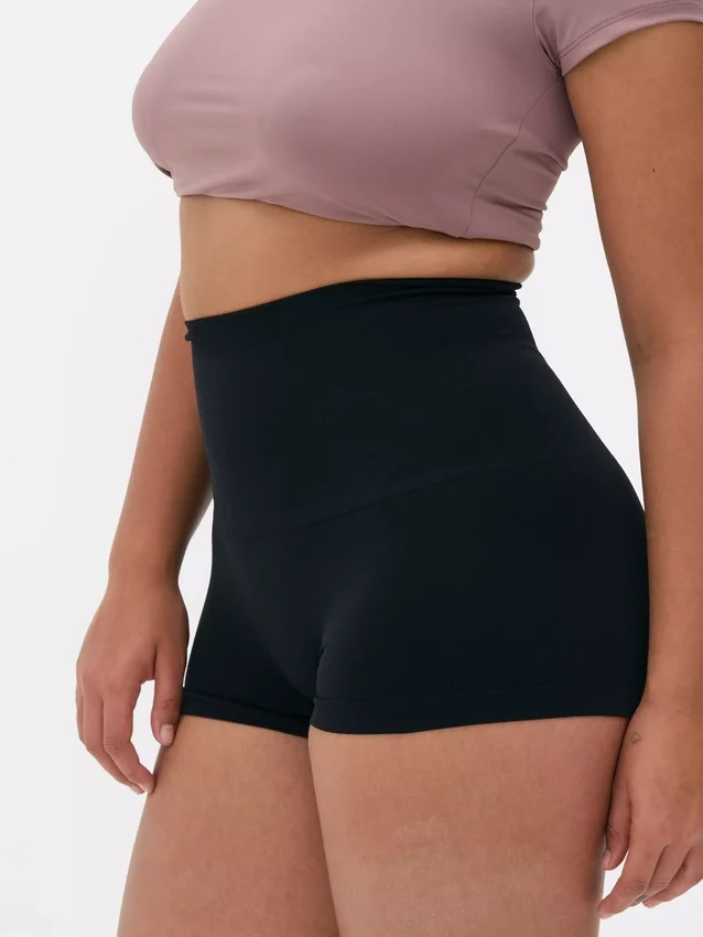 Shorts som former midjen