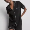Shorty-pysjamaser i boyfriend-stil