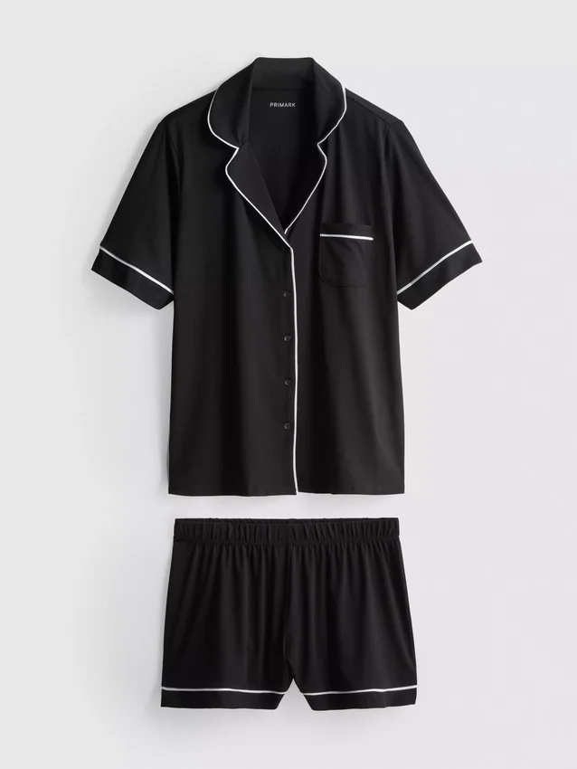 Shorty-pysjamaser i boyfriend-stil