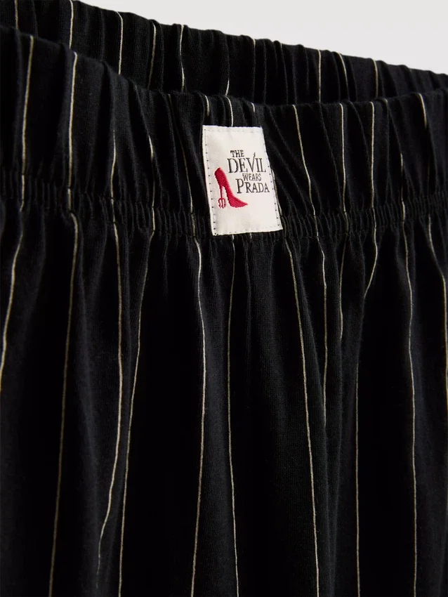 Shorty-pysjamaser med «The Devil Wears Prada»-slagord