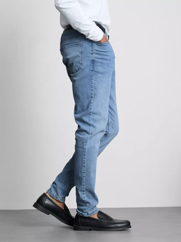 Skinny jeans med middels høy midje