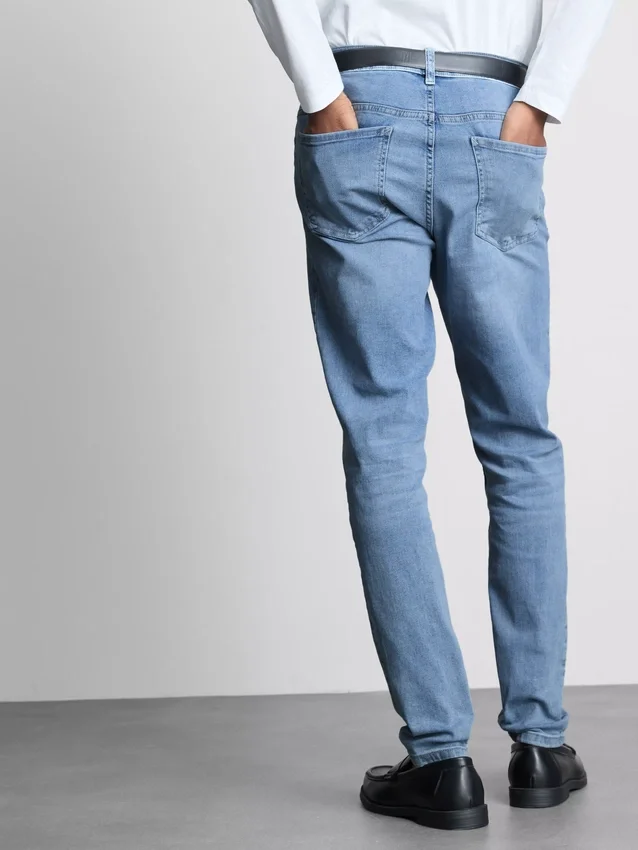 Skinny jeans med middels høy midje