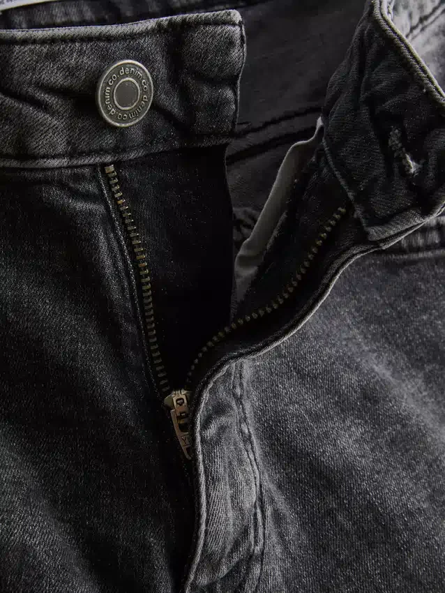 Skinny jeans med middels høy midje