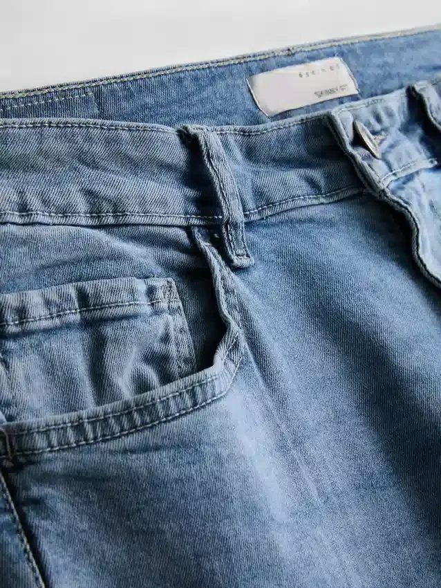 Skinny jeans med middels høy midje