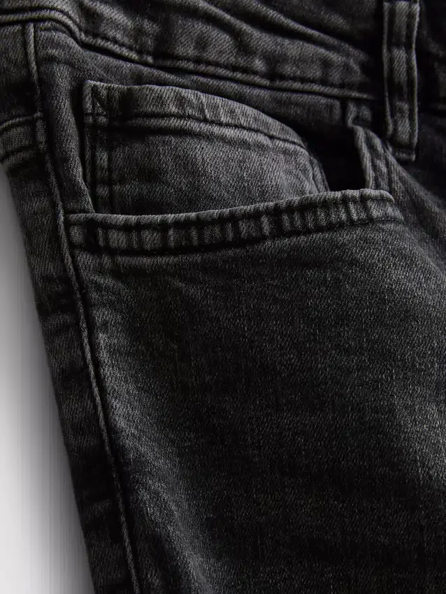Skinny jeans med middels høy midje