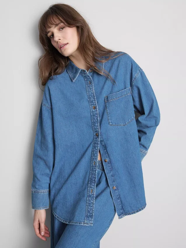 Skjorte i avslappet bomullsdenim med knapper