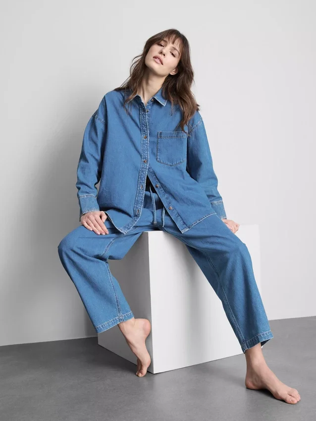 Skjorte i avslappet bomullsdenim med knapper
