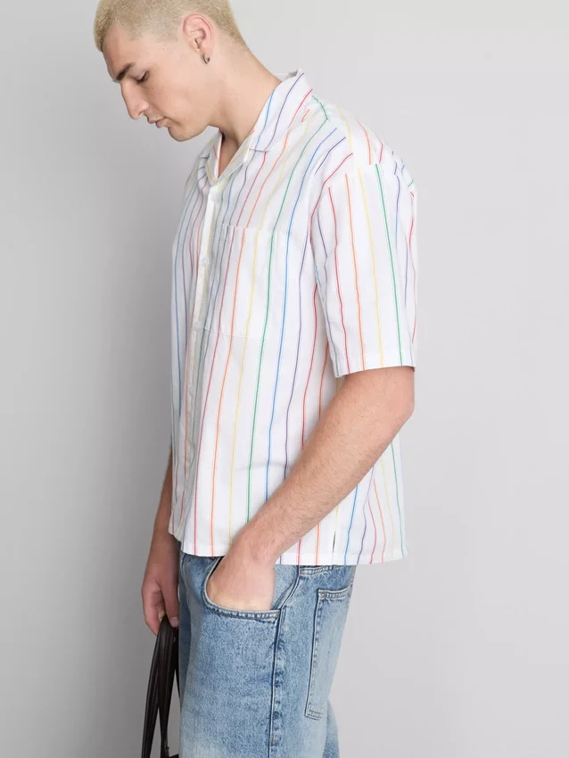 Skjorte med revere-krage og Pride-striper