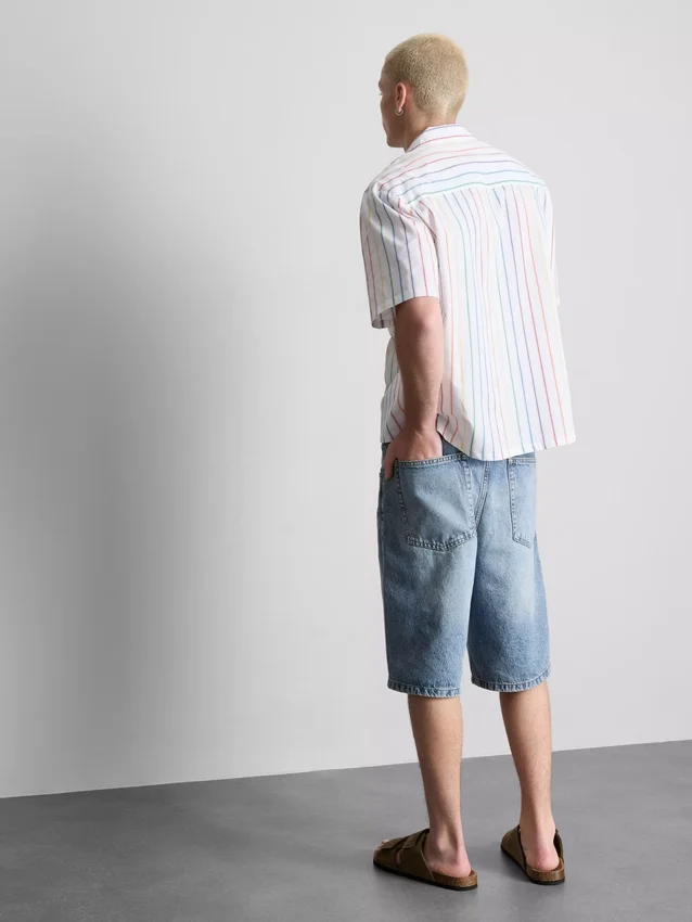 Skjorte med revere-krage og Pride-striper