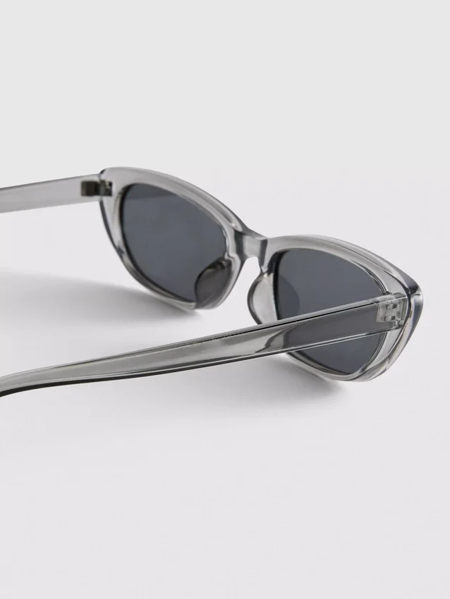 Slanke solbriller i «cat eye»-stil