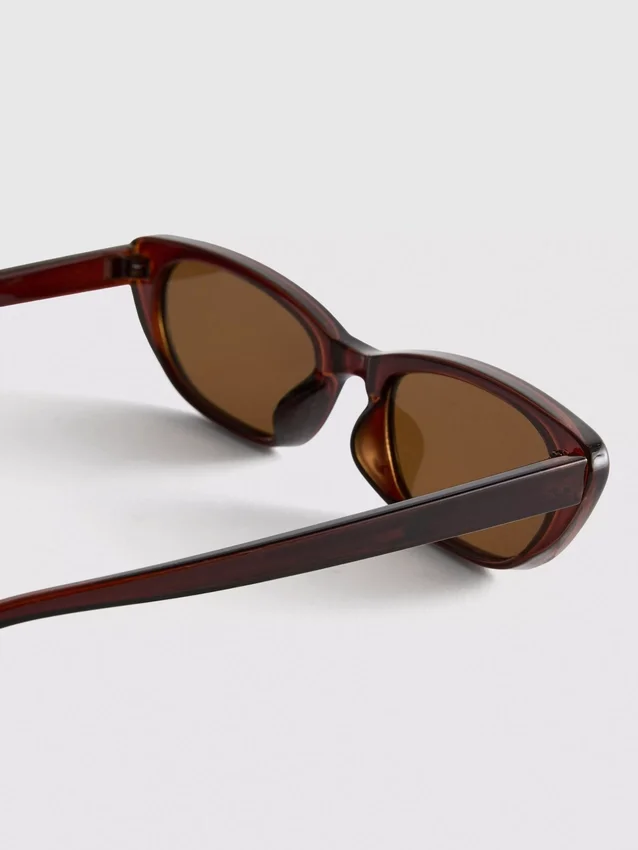 Slanke solbriller i «cat eye»-stil