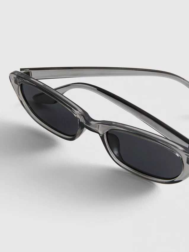 Slanke solbriller i «cat eye»-stil